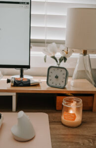 perfect cozy desk setup